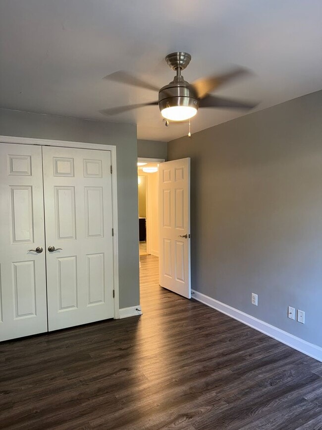 Building Photo - Large, Luxurious 2 Bedroom 2 Bath at Parks...
