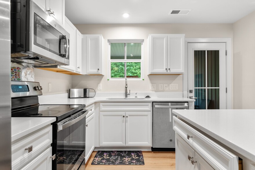 Building Photo - 913 Leyburn Ln
