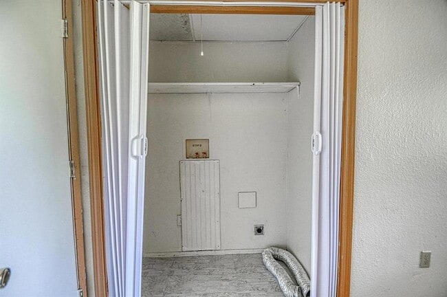 Building Photo - 2264 Donna Dr