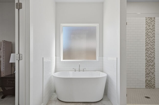 Building Photo - Stunner! This beautiful home features a spacious open floor plan with primary suite and private o...