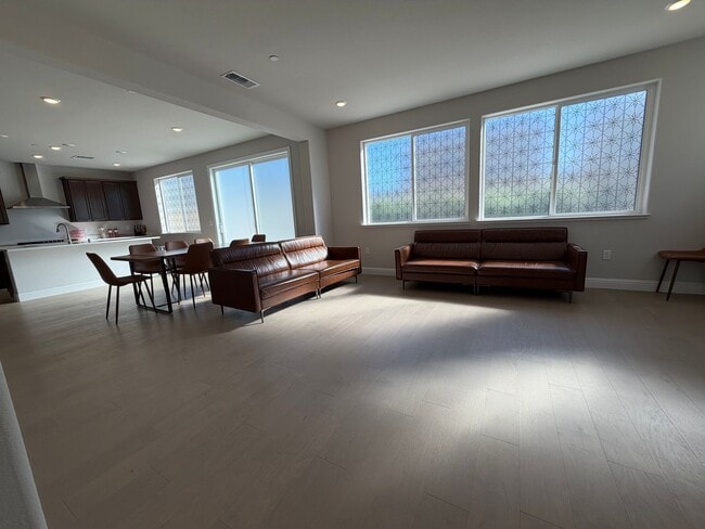 Building Photo - Beautiful 5 bedroom, 4 bathroom 2 story home in Rancho Cordova!!!