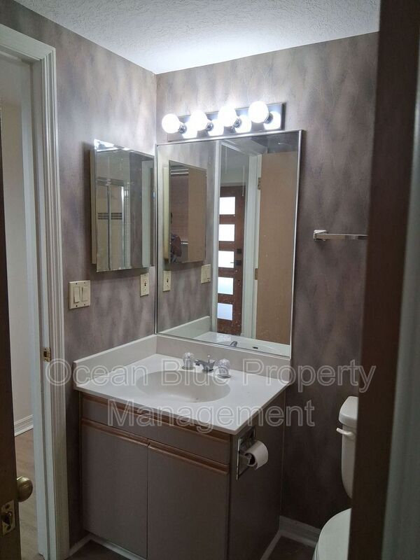 Building Photo - 1903 S MacDill Ave