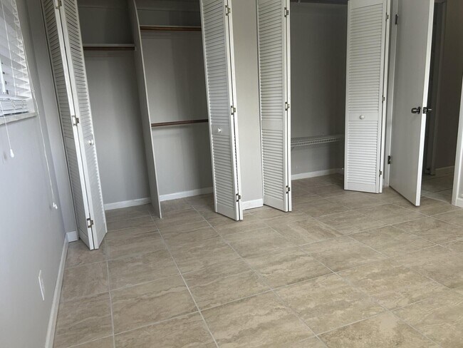 Building Photo - 10693 N Military Trl