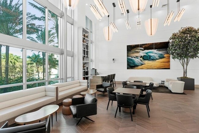 Building Photo - 5959 Collins Ave