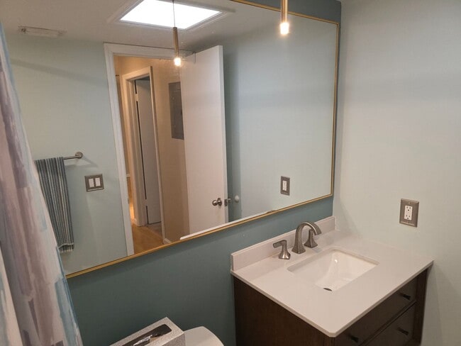 Building Photo - 1 Bed 1 Bath Near Downtown