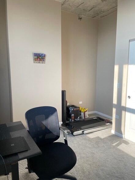 Building Photo - 1464 S Michigan Ave