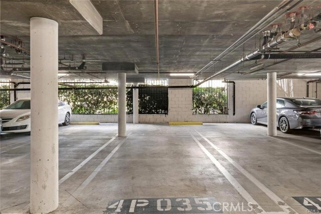 Building Photo - 5500 Owensmouth Ave