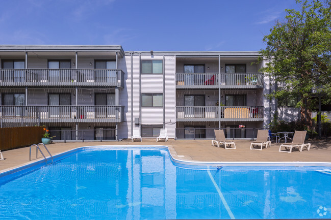 Building Photo - University Heights Apartments