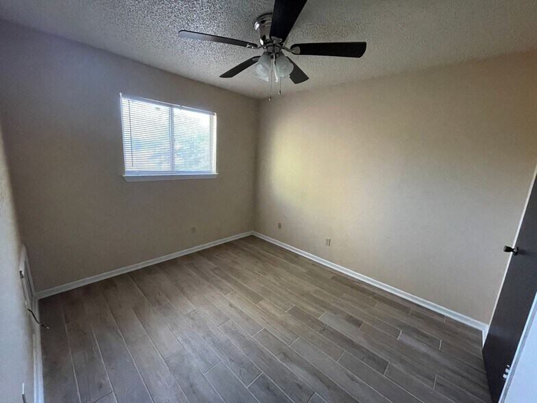 Building Photo - 425 W Avenue C