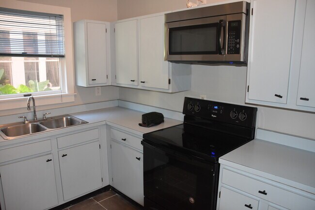 Building Photo - 2415 Saint Charles Ave