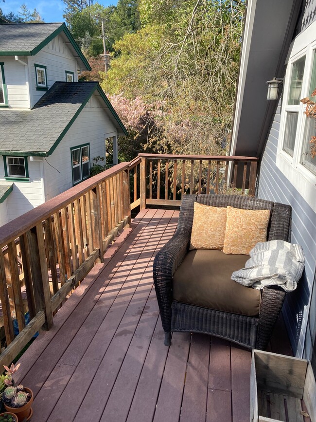 Deck - 7137 Calder Ave