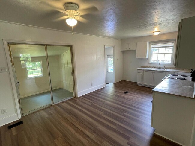 Building Photo - 403 Sheffield Dr