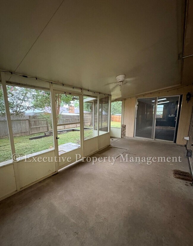 Building Photo - 410 Jeffrey