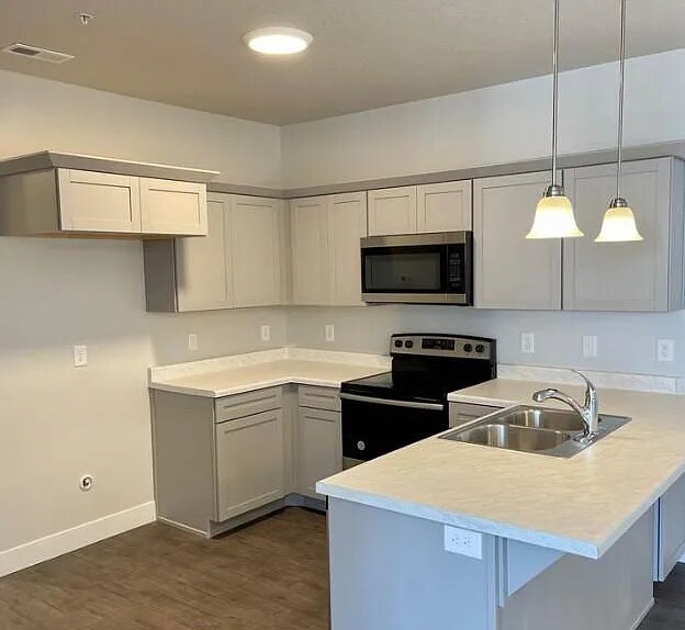 Building Photo - 938 W Coral Charm Way