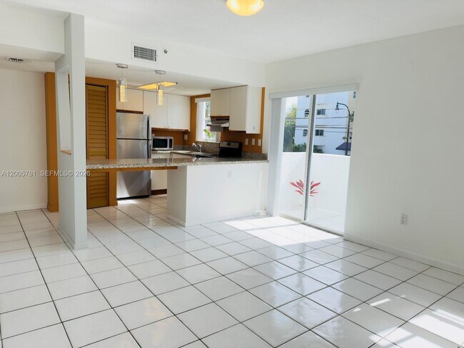 Building Photo - 3052 SW 27th Ave