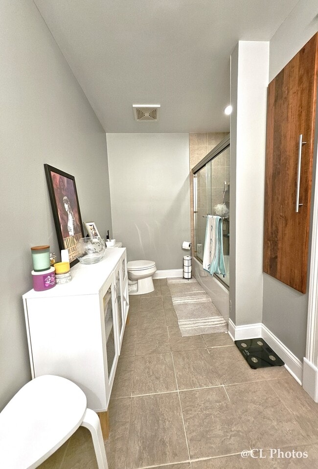 Building Photo - 500 N Damen Ave