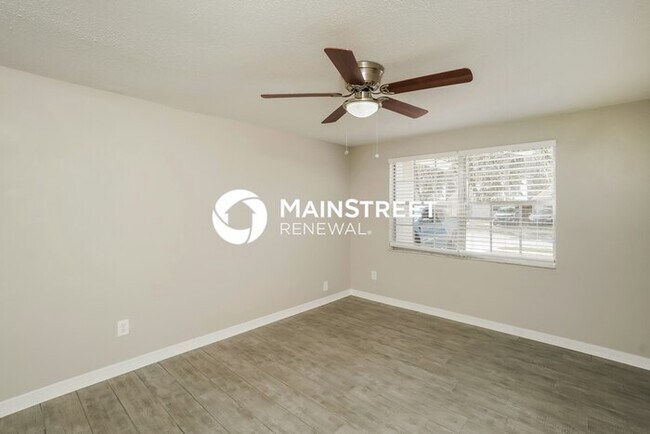 Building Photo - 3 Bedroom Pet-Friendly Home in TAMPA, FL with Main Street Renewal