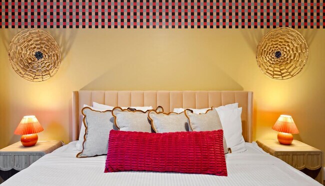 Building Photo - 2431 E Laurel St