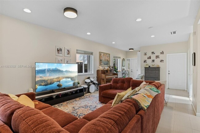 Building Photo - 396 NE 33rd Terrace