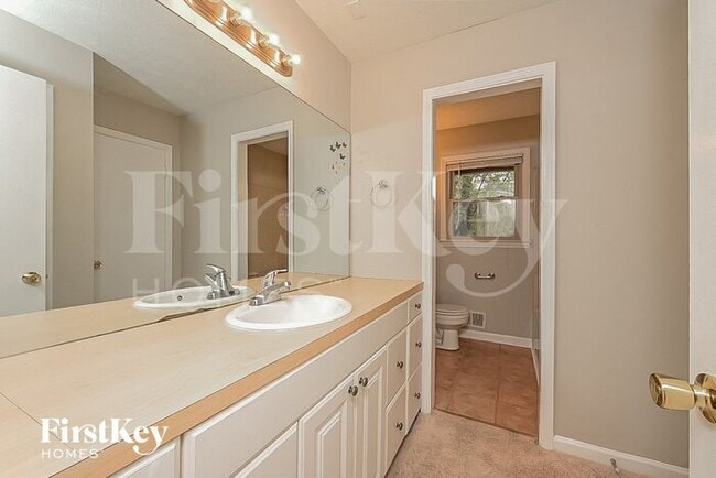 Building Photo - 1344 Hill Dr SW