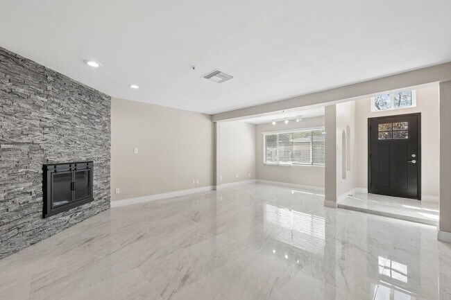 Building Photo - 7826 E Heatherbrae Ave