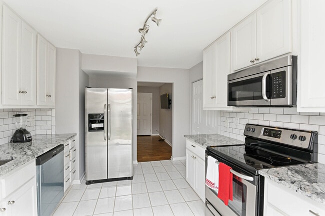 Primary Photo - 6309 Thunderbird Dr