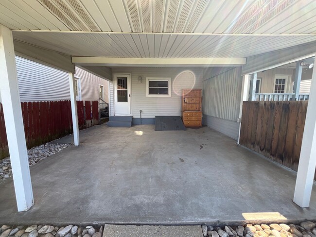 Building Photo - Move-in ready and well-maintained, this 4-...
