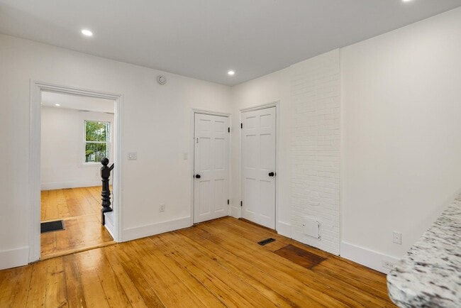 Building Photo - 26 Cabot St