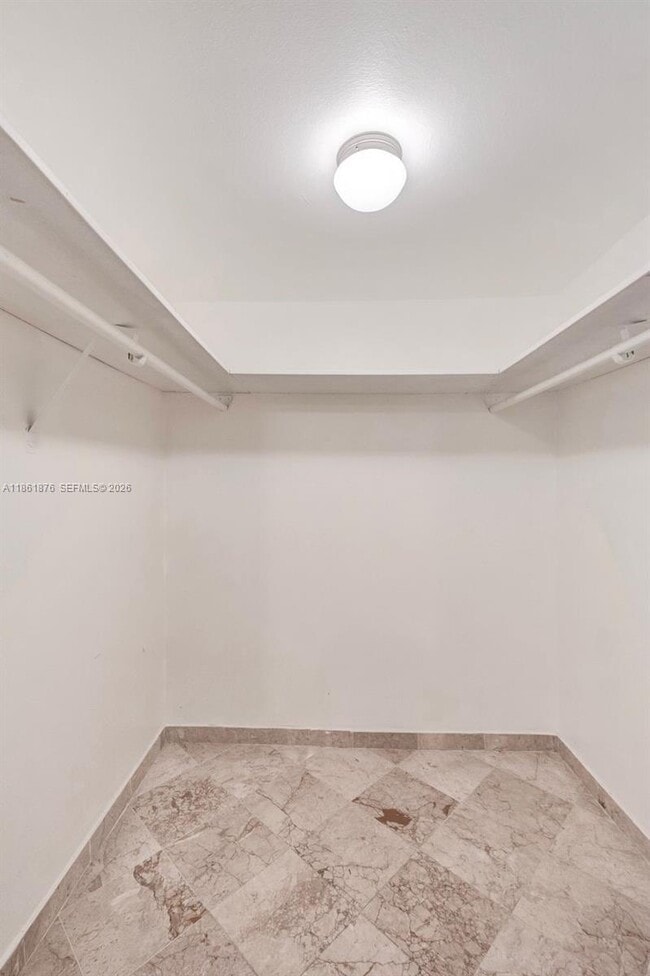 Building Photo - 2025 NE 164th St