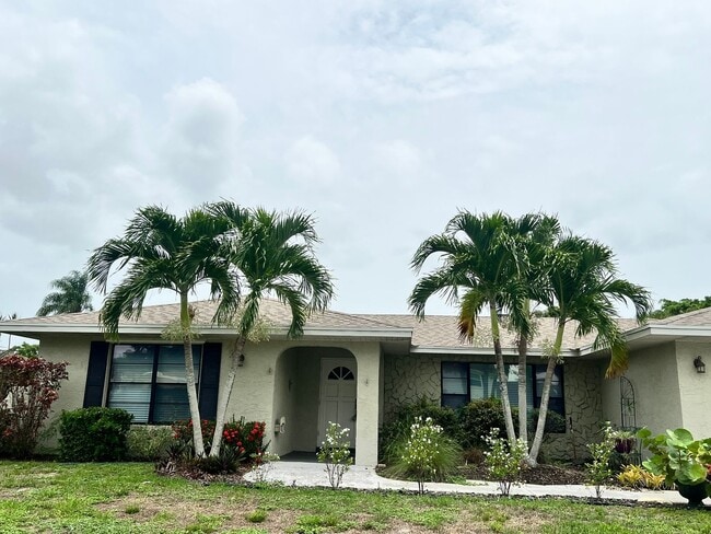 Building Photo - BEAUTIFUL 3 BEDROOM POOL HOME IN SANDPIPER...
