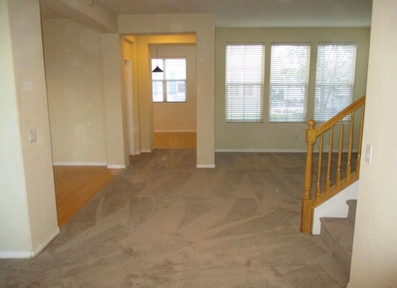 Building Photo - 7821 Daisy Cir