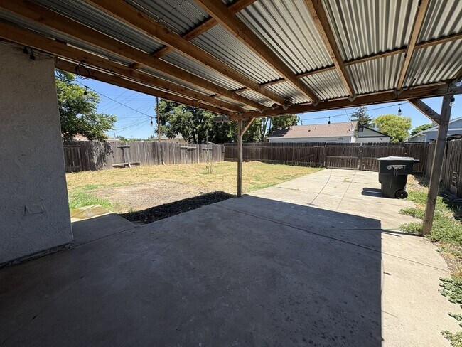 Building Photo - 6313 Hermosa St