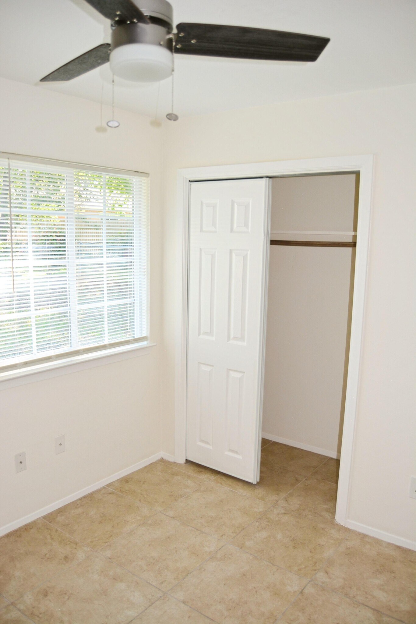 Building Photo - 111 Meteor Dr