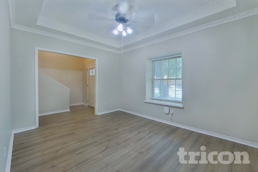 Building Photo - 509 Live Oak Dr