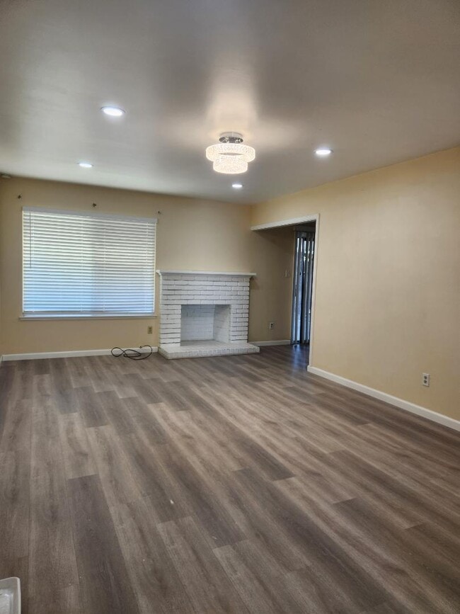 Building Photo - 4184 Worthington Dr