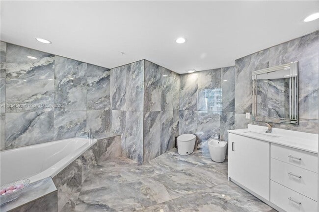 Building Photo - 3000 NE 188th St