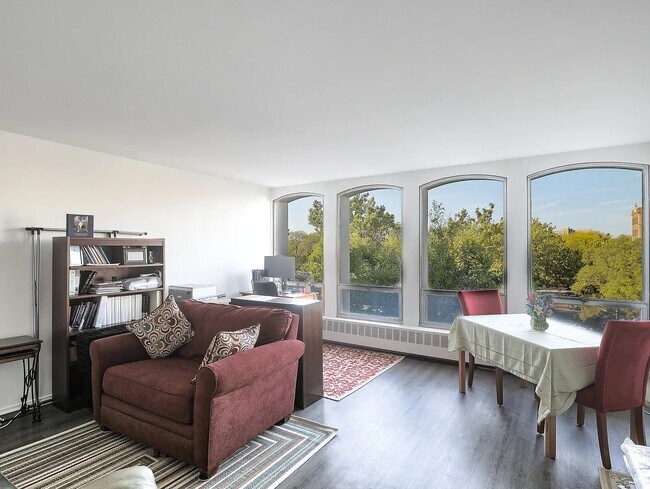 Building Photo - 1451 E 55th St