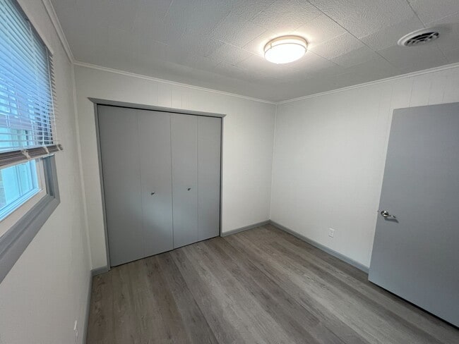 Building Photo - NEWLY REMODELED 3 BEDROOM HOME NEAR CIVIC ...