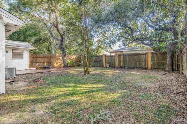 Building Photo - 207 McClure Dr