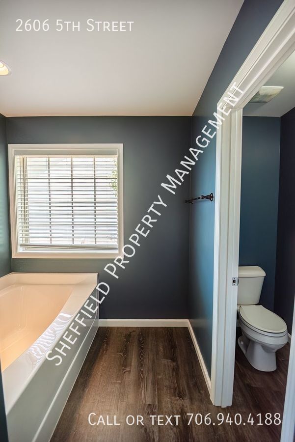 Building Photo - 2606 5 St