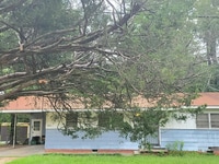 Building Photo - 1032 Capri Cir