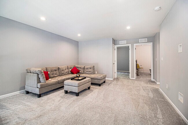 Building Photo - 2865 Dillon Dr