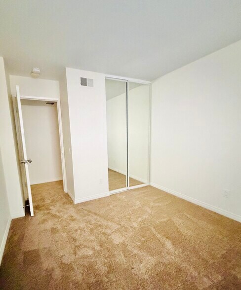 Building Photo - 17075 W Bernardo Dr