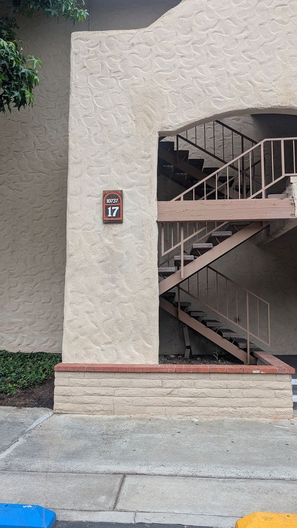 Building Photo - Move in ready - 1 Bedroom 1 bath on San Diego Mission Rd.