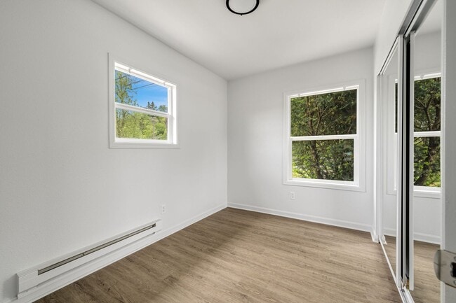 Building Photo - 2bd/1ba Seattle Home