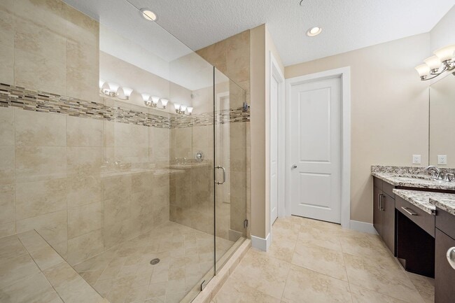 Building Photo - 7112 Edison Pl