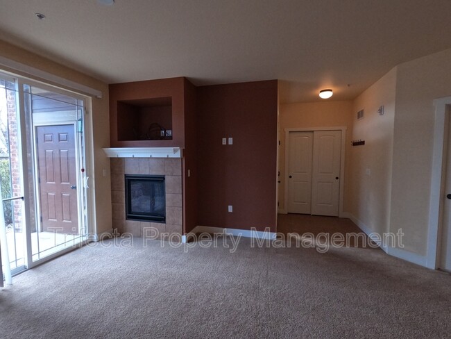 Building Photo - 2445 Windrow Dr