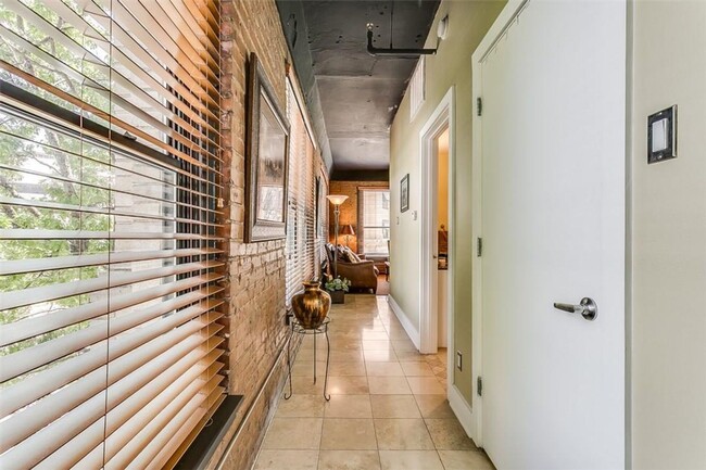 Building Photo - Beautiful 1 Bed- 1 Bath in Houston Place L...