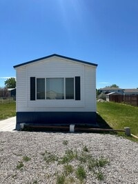 Building Photo - 3 Bed, 2 Bath Trailer