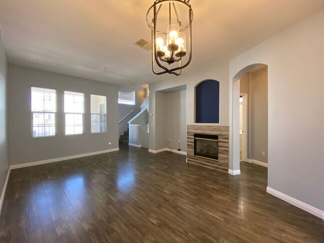 Building Photo - Beautiful Townhome in the Cascada Communit...